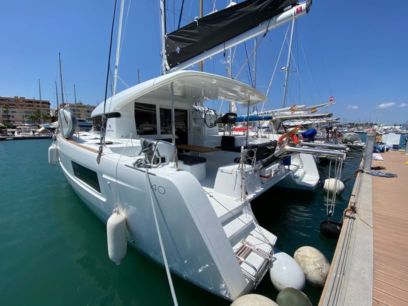 Ibiza Catamaran 5 cabin 11 berths 11 guests 11.74 m Listing Number: #15744 4