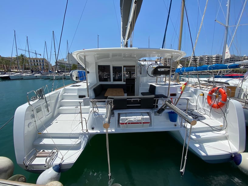 Ibiza Catamaran 5 cabin 11 berths 11 guests 11.74 m Listing Number: #15744 3