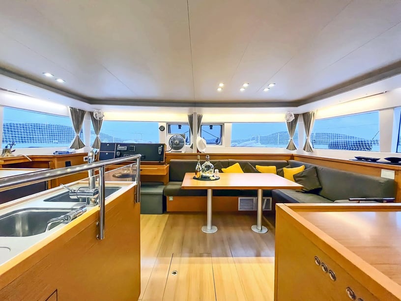 Pirovac Catamaran Cabine 4  10  slaapplaatsen 8  gasten 13.96 m Lijstnummer: #15746 2