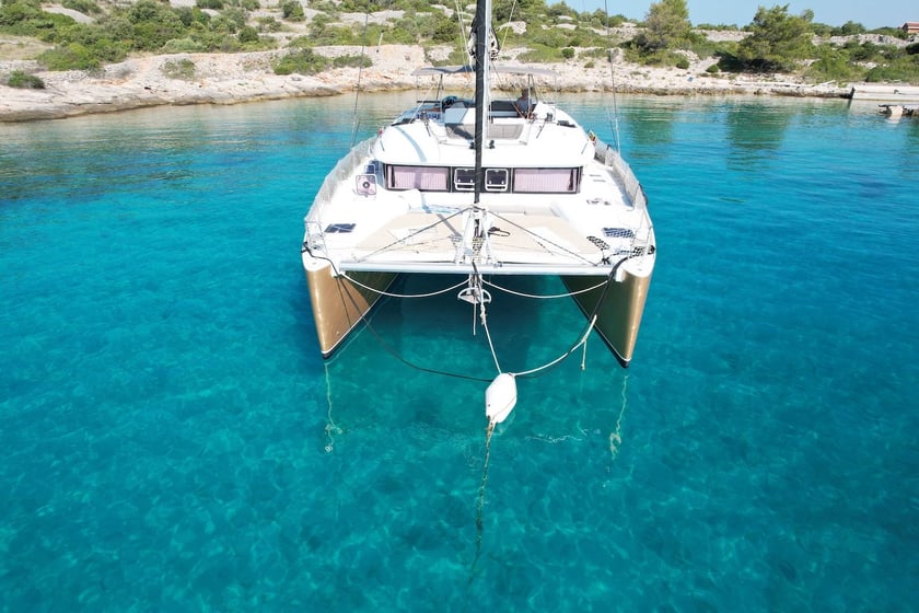 Pirovac Catamaran Cabine 4  10  slaapplaatsen 8  gasten 13.96 m Lijstnummer: #15746 5