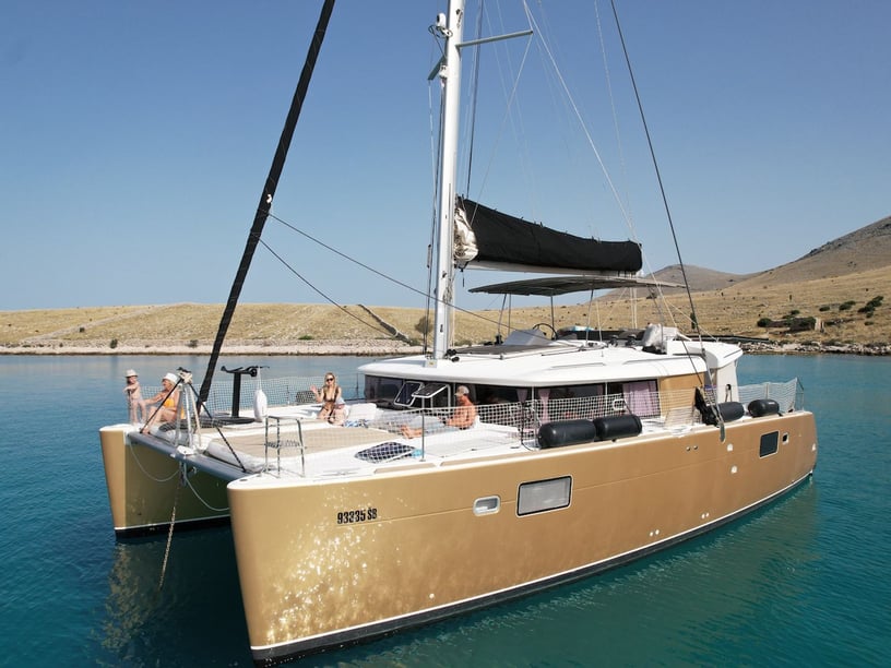 Pirovac Catamaran Cabine 4  10  slaapplaatsen 8  gasten 13.96 m Lijstnummer: #15746