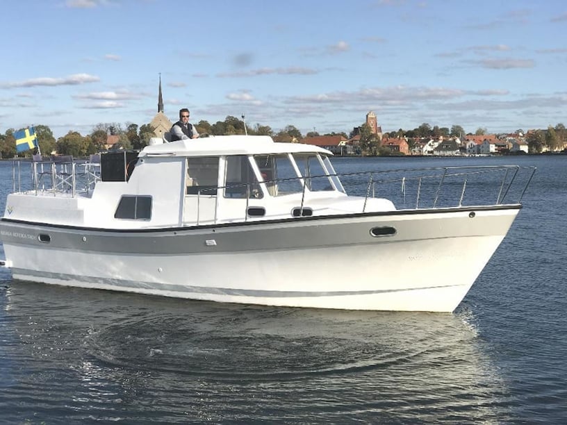 Motala Motorboot Cabine 4  10  slaapplaatsen 10  gasten 12 m Lijstnummer: #15747