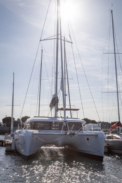 Mahé, Victoria Catamaran Cabine 6  Couchettes 10  Invités 10  12.8 m Numéro de l'annonce: #15758