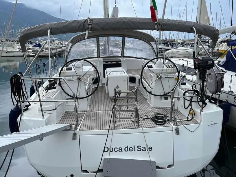 Castellammare di Stabia Zeilboot Cabine 5  10  slaapplaatsen 10  gasten 16.16 m Lijstnummer: #15763