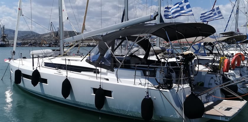 Skiathos Sailboat 6 cabin 12 berths 12 guests 14.93 m Listing Number: #15778