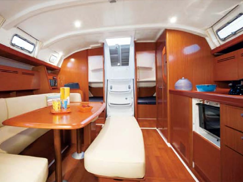 Volos Zeilboot Cabine 4  10  slaapplaatsen 10  gasten 13.25 m Lijstnummer: #15781 2