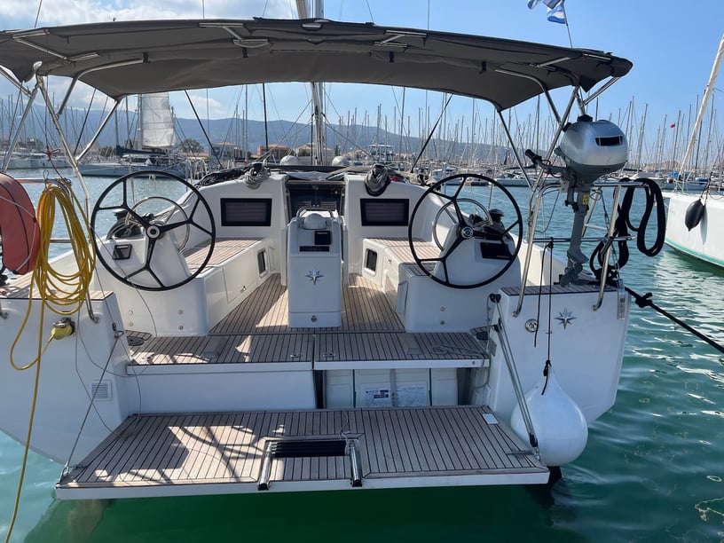 Lefkada Voilier Cabine 3  Couchettes 8  Invités 8  12.35 m Numéro de l'annonce: #15790