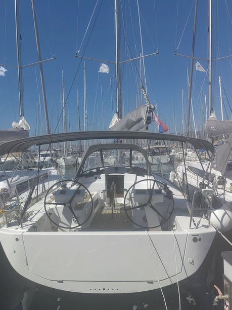 Kaštel Gomilica Barca a vela cabina 4  cuccette 10  10  ospiti 14.14 m Numero dell'inserzione: #15801