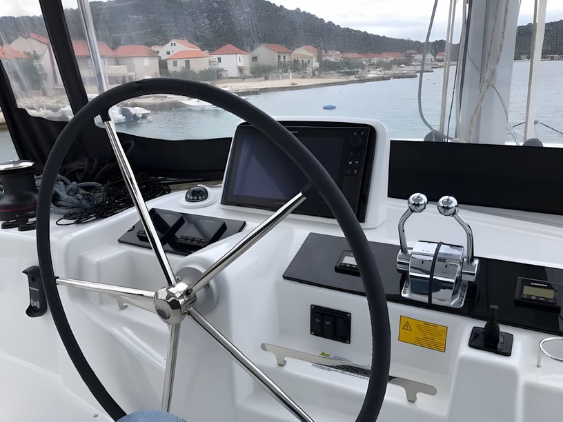 Sukošan Catamaran Cabine 5  Couchettes 11  Invités 11  13.99 m Numéro de l'annonce: #15818 4