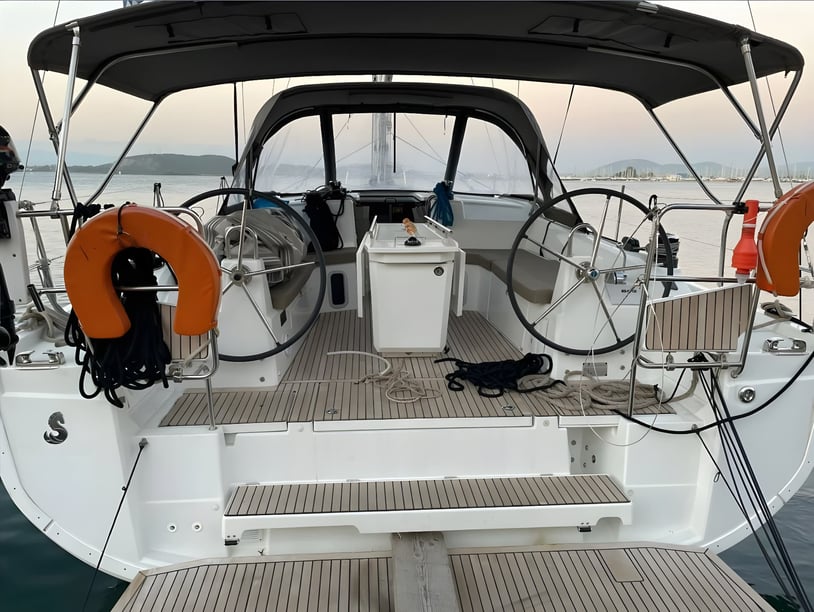 Rodas Velero Cabina 4  10  literas 10  invitados 12.43 m Número de anuncio: #15819