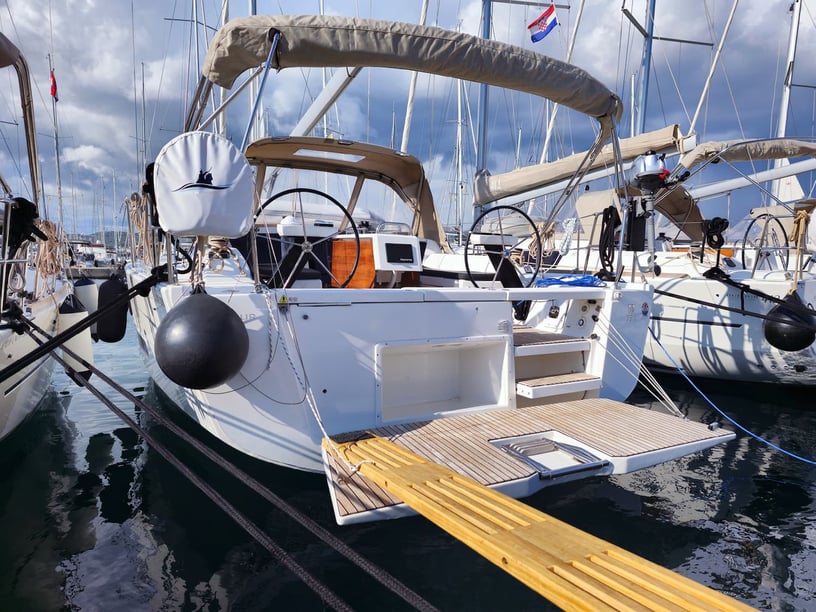 Rogoznica Zeilboot Cabine 3  8  slaapplaatsen 8  gasten 11.93 m Lijstnummer: #15824