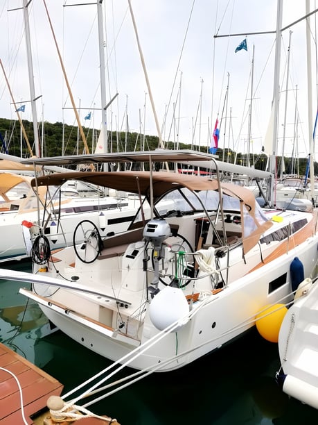 Pula Sailboat 3 cabin 8 berths 8 guests 12.35 m Listing Number: #15836 3