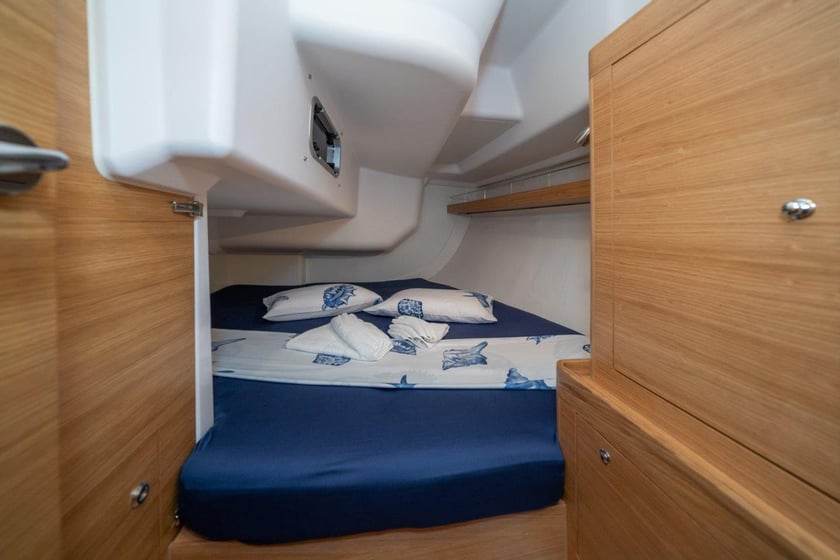 Rogoznica Sailboat 2 cabin 6 berths 6 guests 10.36 m Listing Number: #15855 4