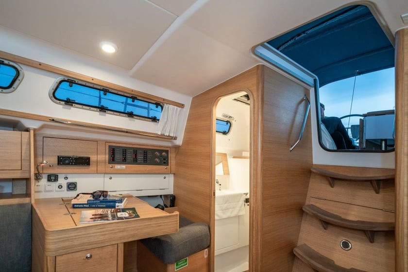 Rogoznica Sailboat 2 cabin 6 berths 6 guests 10.36 m Listing Number: #15855 5