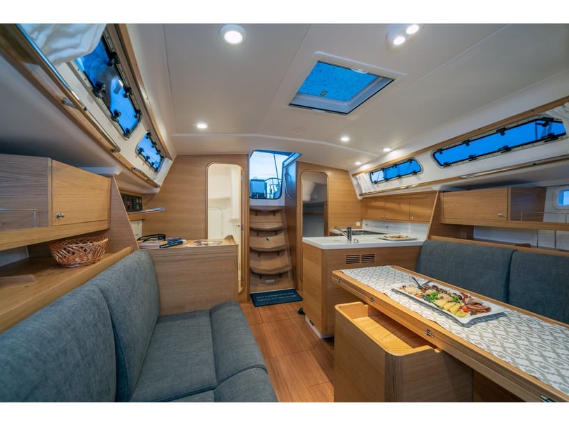 Rogoznica Sailboat 2 cabin 6 berths 6 guests 10.36 m Listing Number: #15855 2