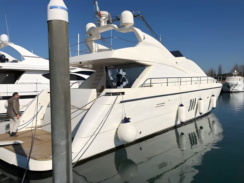 Drago Yacht à moteur Cabine 4  Couchettes 8  Invités 8  21.7 m Numéro de l'annonce: #15869 4