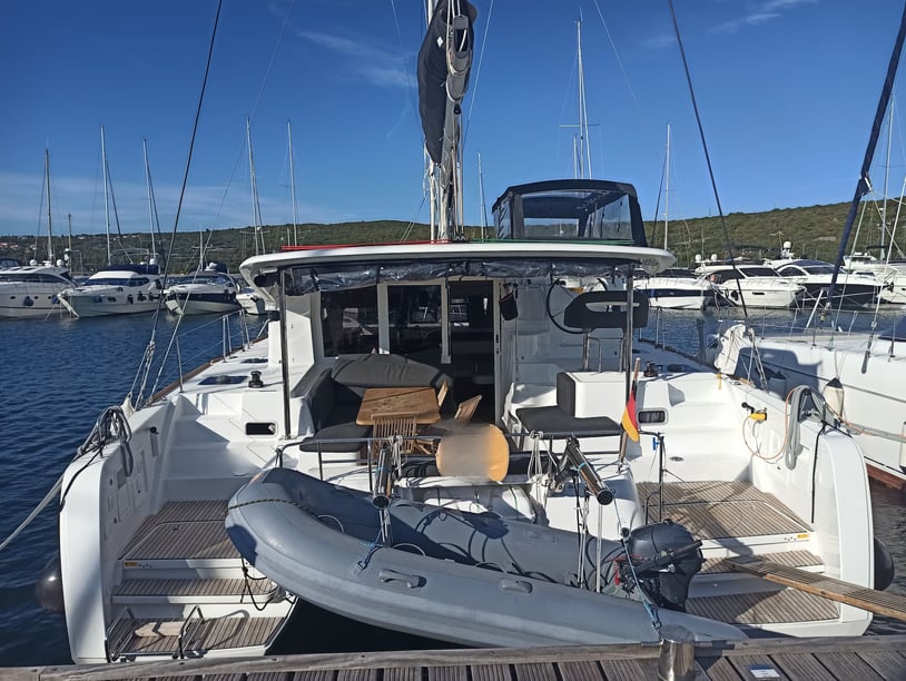 Punat Catamaran 4 cabin 9 berths 10 guests 11.74 m Listing Number: #15879