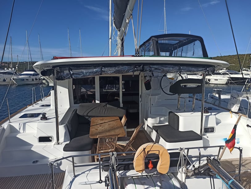 Punat Catamaran Cabine 4  9  slaapplaatsen 10  gasten 11.74 m Lijstnummer: #15879 4