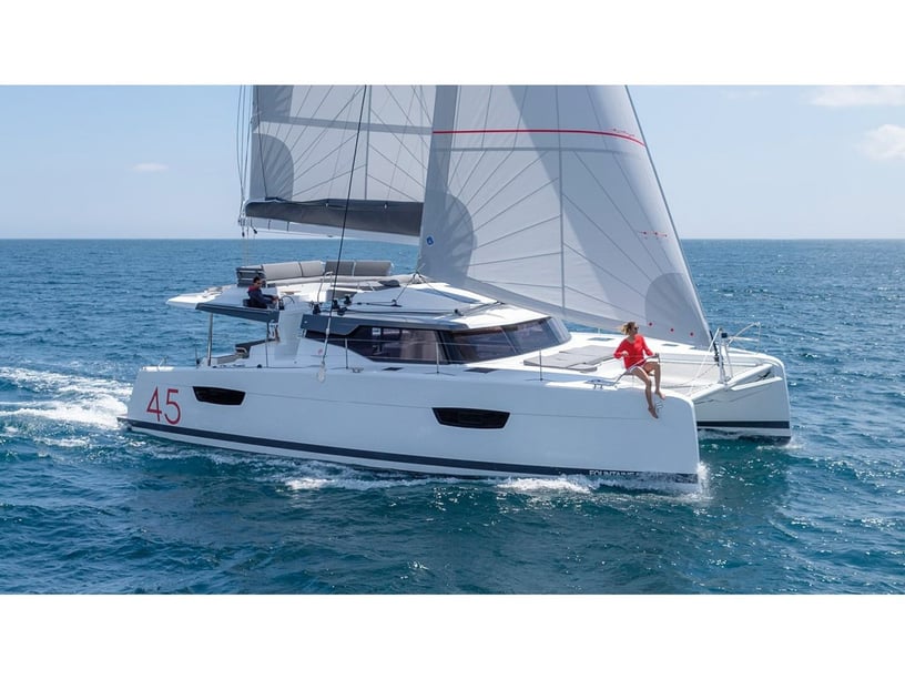 Punat Catamaran Cabine 3  Couchettes 8  Invités 8  13.45 m Numéro de l'annonce: #15884