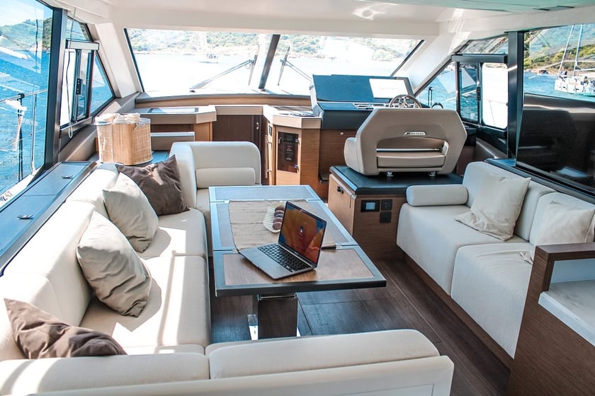 Seget Donji Motorjacht Cabine 3  7  slaapplaatsen 7  gasten 16.25 m Lijstnummer: #15890 3