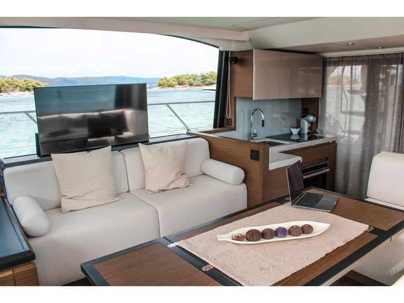 Seget Donji Motorjacht Cabine 3  7  slaapplaatsen 7  gasten 16.25 m Lijstnummer: #15890 2