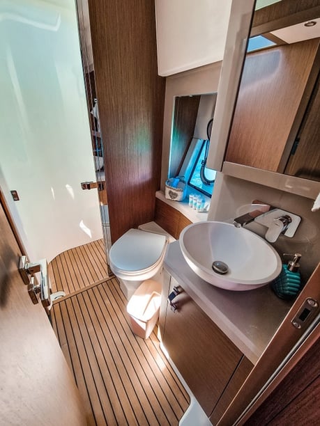 Seget Donji Motorjacht Cabine 3  7  slaapplaatsen 7  gasten 16.25 m Lijstnummer: #15890 5