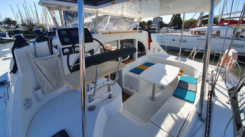 Hyeres Catamarán Cabina 4  9  literas 8  invitados 11.55 m Número de anuncio: #15897 5