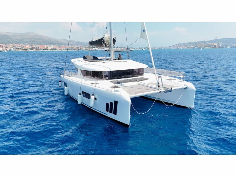 Seget Donji Catamarán Cabina 4  12  literas 12  invitados 12.8 m Número de anuncio: #15904