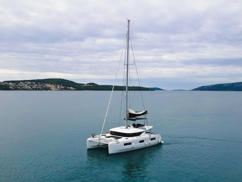 Seget Donji Catamarán Cabina 4  12  literas 12  invitados 13.99 m Número de anuncio: #15914