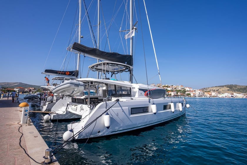 Rogoznica Catamaran Cabine 6  Couchettes 12  Invités 12  13.99 m Numéro de l'annonce: #15944 4