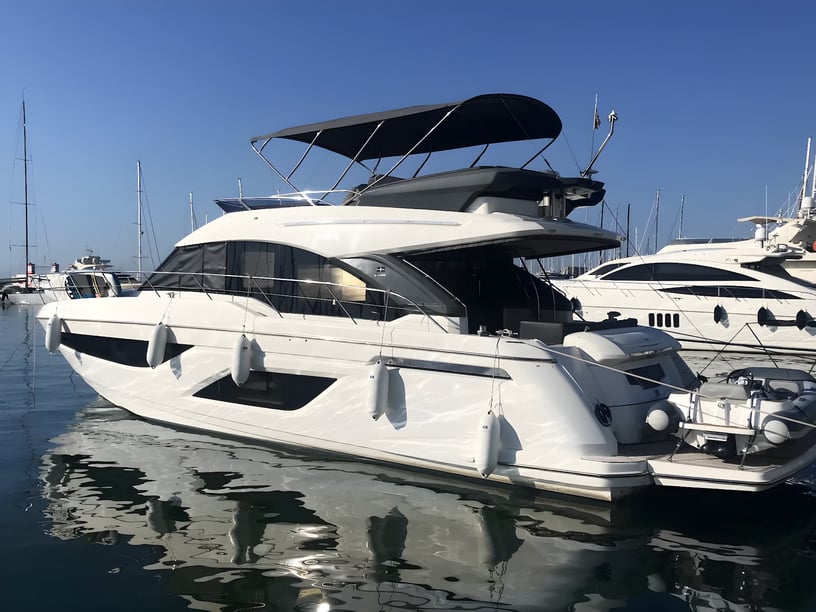 Palma de Mallorca Motoryacht 2 Kabine 4 Liegeplätze 4 Gäste 17.85 m Nummer des Inserats: #15955