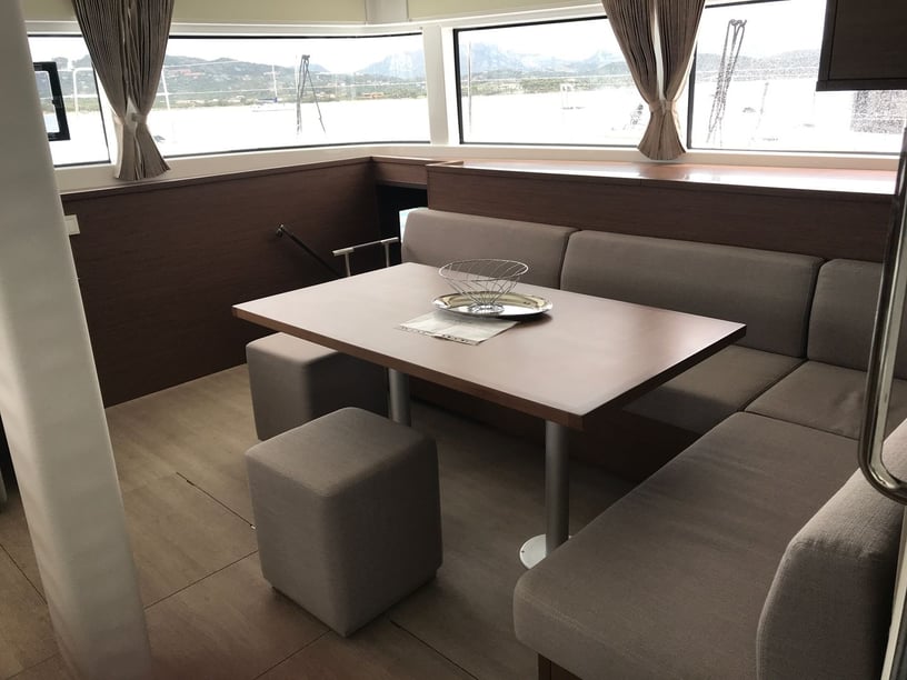 St. George's Catamaran 6 cabin 14 berths 14 guests 15.84 m Listing Number: #15959 2