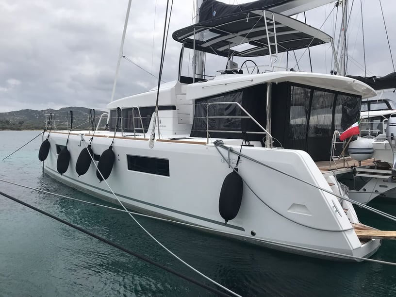 St. George's Catamaran 6 cabin 14 berths 14 guests 15.84 m Listing Number: #15959