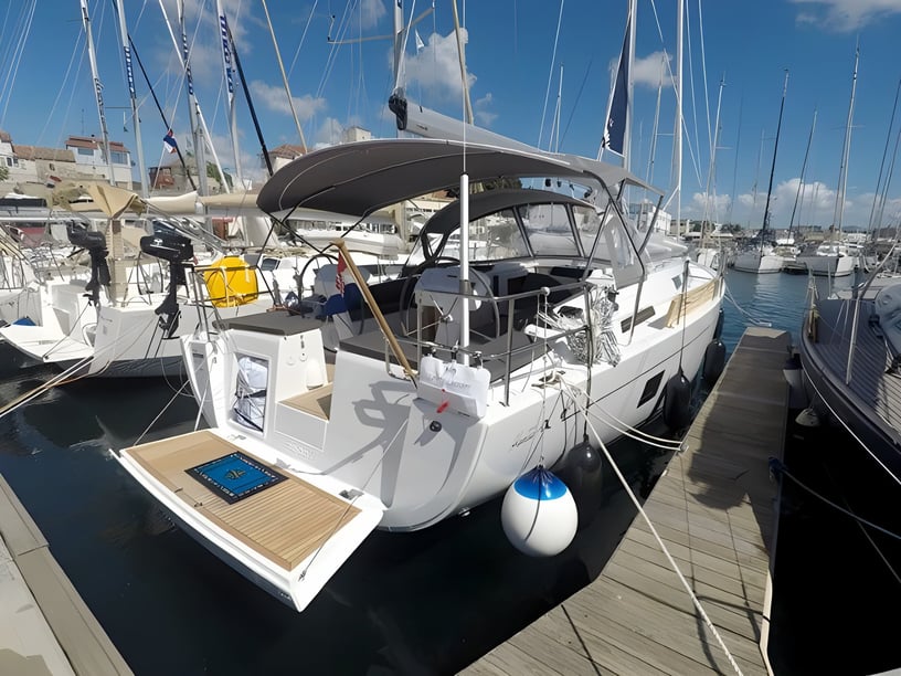 Sibenik Segelboot 3 Kabine 8 Liegeplätze 8 Gäste 14.04 m Nummer des Inserats: #15969 3