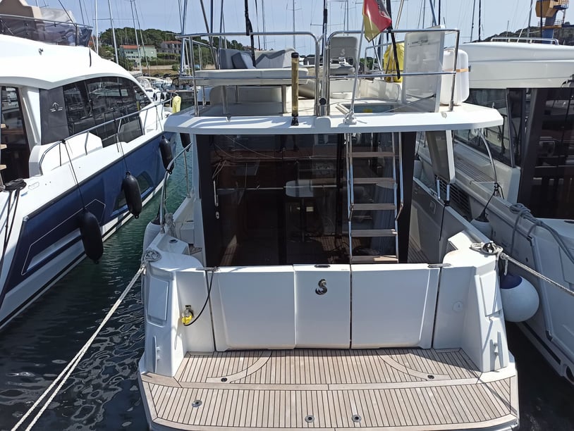 Pula Motorboot Cabine 2  4  slaapplaatsen 4  gasten 10.39 m Lijstnummer: #15984 3