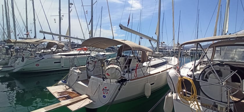 Kaštel Gomilica Sailboat 4 cabin 10 berths 10 guests 13.34 m Listing Number: #15988 5