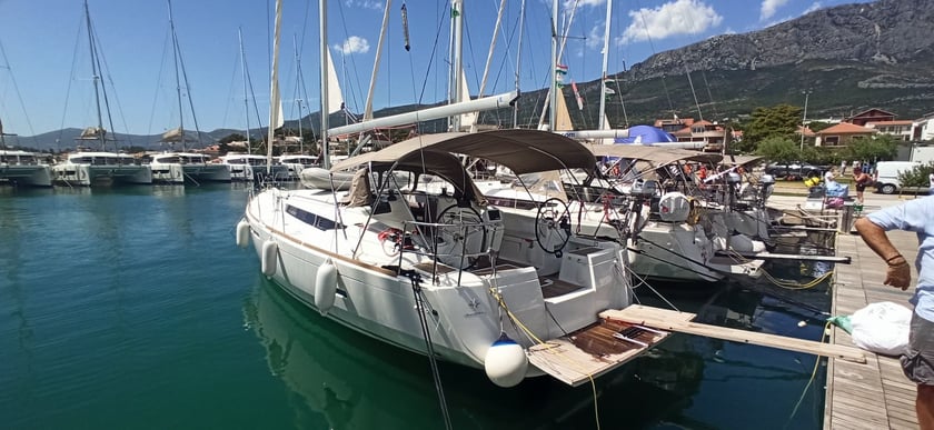 Kaštel Gomilica Sailboat 4 cabin 10 berths 10 guests 13.34 m Listing Number: #15988