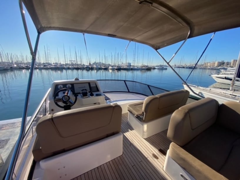 Palma de Majorque Bateau à moteur Cabine 3  Couchettes 6  Invités 6  12.39 m Numéro de l'annonce: #15989 5