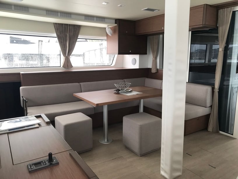 Antigua Catamaran 6 cabin 14 berths 14 guests 15.84 m Listing Number: #15995 3