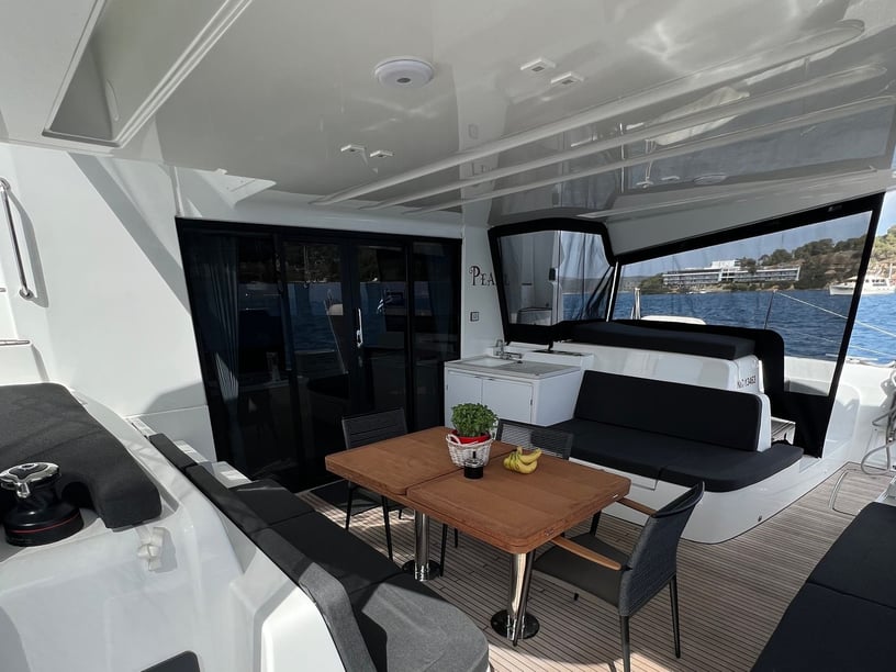 Athens Catamaran 6 cabin 12 berths 14 guests 15.35 m Listing Number: #15996 2