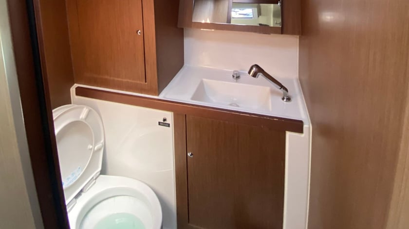 Athens Sailboat 3 cabin 8 berths 8 guests 12.03 m Listing Number: #15999 3