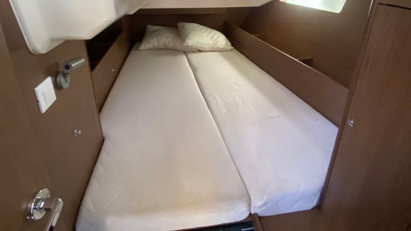 Athens Sailboat 3 cabin 8 berths 8 guests 12.03 m Listing Number: #15999 5