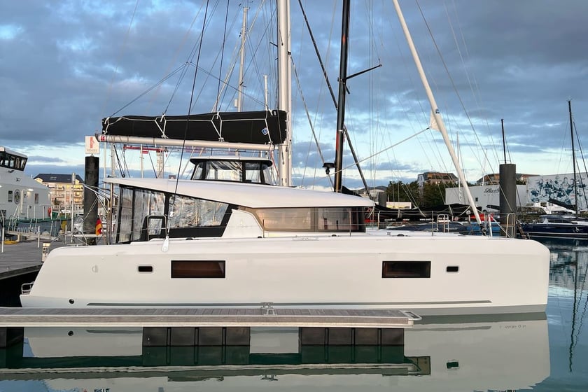 Biograd Catamaran Cabine 4  Couchettes 9  Invités 9  12.8 m Numéro de l'annonce: #16003 3