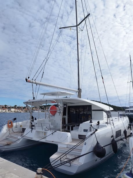 Biograd Catamaran Cabine 4  Couchettes 9  Invités 9  12.8 m Numéro de l'annonce: #16003 5