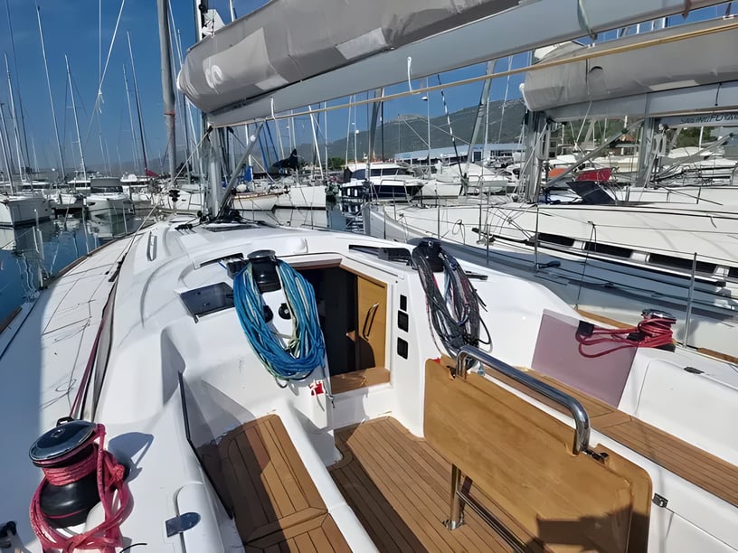 Kaštel Gomilica Barca a vela cabina 4  cuccette 10  10  ospiti 14.14 m Numero dell'inserzione: #16007