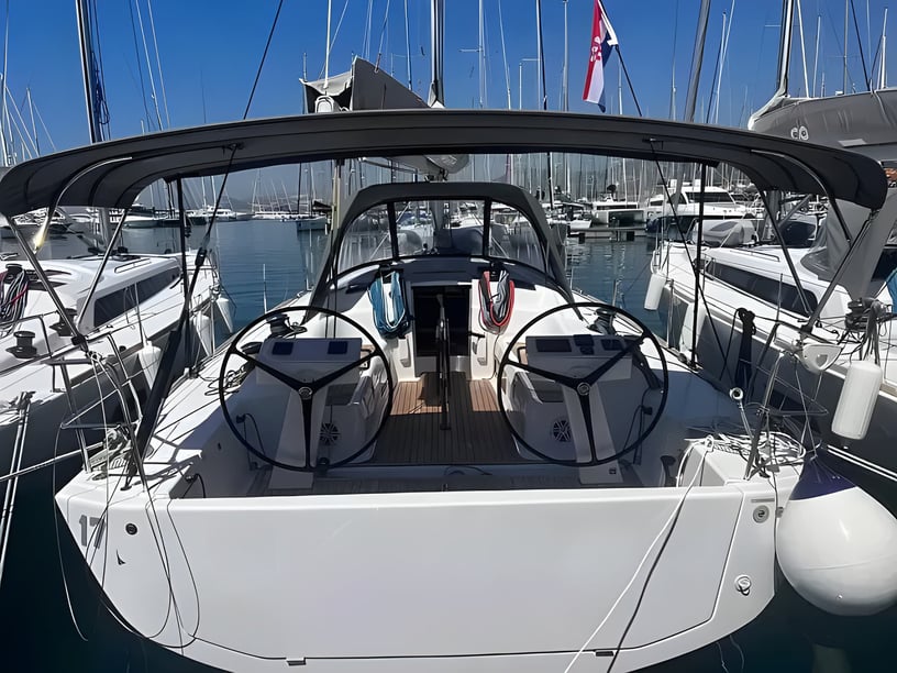 Kaštel Gomilica Barca a vela cabina 4  cuccette 10  10  ospiti 14.14 m Numero dell'inserzione: #16015