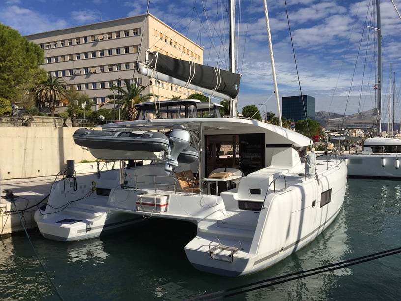 Rogoznica Catamaran Cabine 6  Couchettes 12  Invités 12  12.8 m Numéro de l'annonce: #16020 3