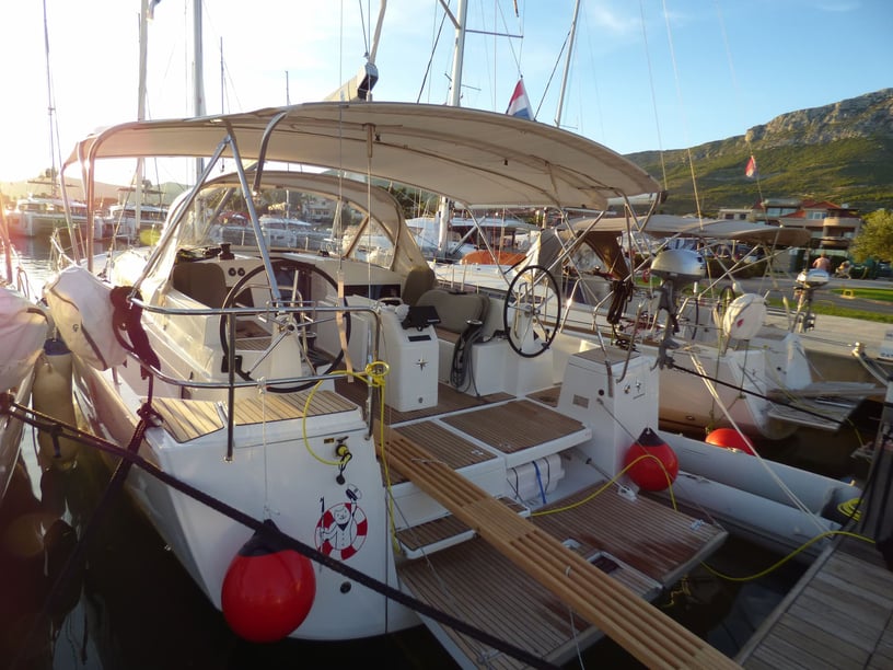 Kaštel Gomilica Sailboat 4 cabin 8 berths 8 guests 13 m Listing Number: #16038