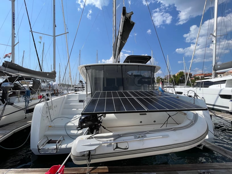 Sibenik Catamarán Cabina 6  12  literas 12  invitados 11.74 m Número de anuncio: #16040