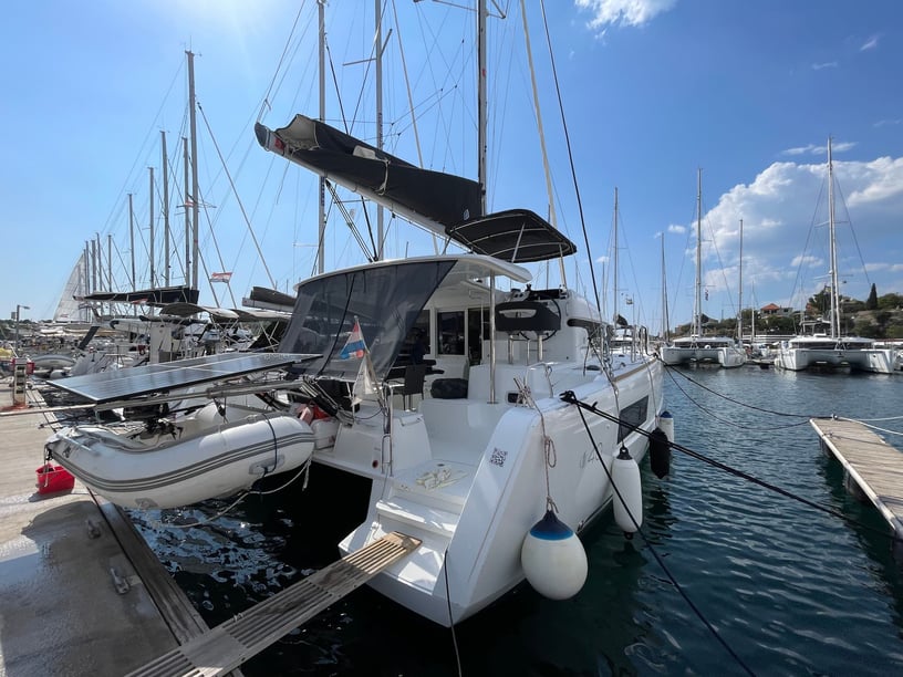 Sibenik Catamarán Cabina 6  12  literas 12  invitados 11.74 m Número de anuncio: #16040 3